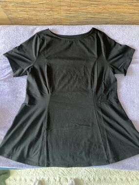Women's Black Short-Sleeve Flared Waist Tee